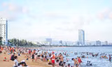 Biển Quy Nhơn đông đúc nhộn nhịp trong ngày đầu nghỉ lễ 2/9