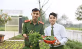 Xanh mướt vườn rau thanh niên công an xã