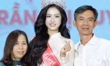 Hoa hậu Hà Trúc Linh gặp lại bố mẹ