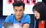 Thủ môn Bùi Tiến Dũng đang giao lưu với bạn đọc. Ảnh: Zing