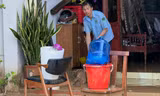 Nước lũ rút, bùn đất bủa vây nhà cửa ở thành phố Lào Cai