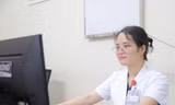 Nữ bác sĩ bị tấm kính ở quán cà phê đâm liệt nửa người đã đi làm trở lại
