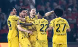 Các cầu thủ Dortmund ăn mừng.