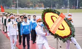 Đại biểu dự Đại hội Đoàn toàn quốc lần thứ XII làm lễ báo công dâng Bác