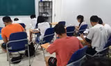 Lương thấp, nhiều giáo viên vẫn dạy thêm vì mưa sinh. Ảnh minh họa