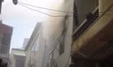 Khói bốc nghi ngút tại tầng 2 của ngôi nhà.