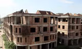 Nhiều khu biệt thự bỏ hoang tại Hà Nội, trong khi nguồn thu bị hụt. Ảnh: Hồng Vĩnh