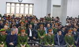 Các bị cáo tại phiên tòa sơ thẩm lần 1.
