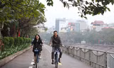 Người dân trải nghiệm tuyến đường dành riêng cho xe đạp ở Thủ đô