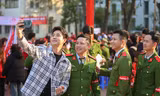 'Anh cảnh sát điển trai' Phùng Đức Hiếu tiếp sức Chủ Nhật Đỏ lần thứ 17