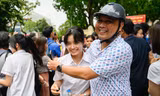 Bùng nổ cảm xúc sau môn thi Ngữ văn, nhiều thí sinh hô to 'trúng tủ' 