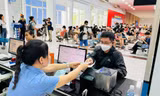 Ngày đầu bán vé tàu Tết: Xếp hàng từ 5h sáng, hơn 26.000 vé hết sạch trong 2 tiếng 