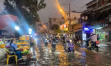 TPHCM lại mênh mông nước do triều cường dâng cao