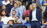 Mourinho bày tỏ nỗi thất vọng khi chứng kiến các học trò chơi yếu kém và thua trận ngay trên sân nhà. Ảnh: AP