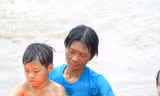 Bể bơi tự chế của bà Thia.