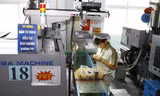 Nhiều DN tư nhân trong nước gặp khó khăn vì thể chế. Ảnh: Hồng Vĩnh
