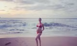 Anne Hathaway khoe ảnh bikini.