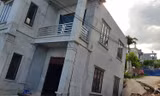 Kinh hãi 'hố tử thần' kéo nhà hai tầng ở Hà Nội sụt nghiêng 4 m
