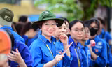 Tiếp sức mùa thi trên ‘con đường đẹp nhất Hà Nội’