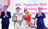 Vợ chồng hotgirl Salim được tuyên dương Gia đình trẻ tiêu biểu năm 2024