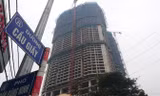 Người mua nhà khổ sở vì chủ đầu tư chậm tiến độ. Ảnh: Như Ý.