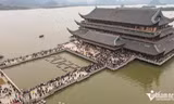 Người dân háo hức đổ về chùa Tam Chúc du xuân những ngày cuối kì nghỉ Tết 