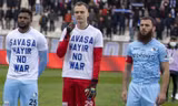 Lý do đằng sau việc cầu thủ Thổ Nhĩ Kỳ kiên quyết không mặc áo ủng hộ Ukraine