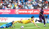 Văn Toàn ngã 2 lần không penalty, HAGL bị Bình Dương níu chân 