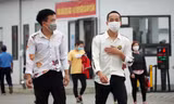 Công nhân Công ty Eastech, KCN Cộng Hòa (TP Chí Linh, Hải Dương) đi làm nhiều ngày nay.