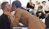 Victoria Beckham hôn chồng tình tứ trong show thời trang