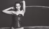 Đường cong quyến rũ của ‘chân dài’ Abbey Lee Kershaw 