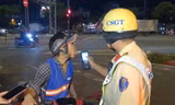 TPHCM: Điều tra vụ CSGT bị ném đá vào đầu khi kiểm tra nồng độ cồn 