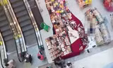 TPHCM 24/7: Trường hợp thứ 3 rơi lầu tử vong ở Vạn Hạnh Mall; Phát hiện ca nhiễm vi khuẩn 'ăn thịt người' 