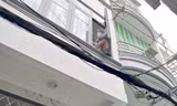 Sau gần 1 giờ thuyết phục, cô gái từ bỏ nhảy lầu tự tử