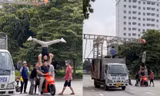 Vụ chồng đầu đi xe máy: Công an đã làm việc với nghệ sĩ Quốc Cơ 