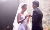 Hé lộ loạt ảnh cưới của Đỗ Mỹ Linh chưa được công bố nhưng Hoa hậu Lương Thùy Linh mới gây chú ý