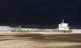 Sà lan chìm gây nguy hiểm cho người tắm biển ở Nha Trang