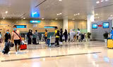 ‘Cầm nhầm’ đồng hồ ở sân bay, người đàn ông đưa ngay cho vợ 