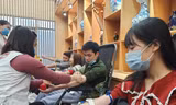 Lê Phương Thảo, sinh viên Trường Đại học Hùng Vương tham gia hiến máu. Em cho biết, tới đây sẽ tiếp tục tham gia hoạt động ý nghĩa này
