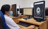 Bác sĩ Bệnh viện Ung Bướu TPHCM hội chẩn từ xa qua công nghệ thông tin ảnh: Vân Sơn 