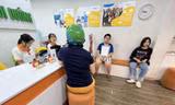 Học sinh kiểm tra đầu vào để xếp lớp theo trình độ ở một trung tâm ảnh: Quỳnh Anh 