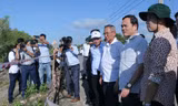 Phó Thủ tướng Trần Lưu Quang kiểm tra tình hình sạt lở ở Bạc Liêu, Cà Mau