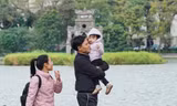 Mùa đông 'gõ cửa', người Hà Nội đội mũ, quàng khăn kín mít khi ra đường