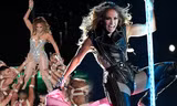 Jennifer Lopez 50 tuổi múa cột mặc bốc lửa nhảy sung ở Miami
