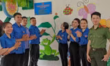 Hân hoan tham gia công trình phúc lợi xã hội. Ảnh: Duy Chiến 