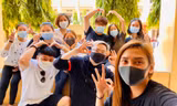 Võ Hoàng Yến và những người bạn trong khu cách ly.