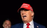 Tổng thống Mỹ Donald Trump phát biểu với các phóng viên tại căn cứ Andrews, Maryland, ngày 4/7. (Ảnh: AP)