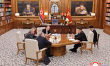 Chủ tịch Triều Tiên Kim Jong Un tiếp Thư ký Hội đồng an ninh Nga Sergei Shoigu ngày 4/6. (Ảnh: KCNA) 