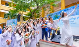 Những khoảnh khắc trong veo đầy cảm xúc trong ngày chia tay tuổi học trò