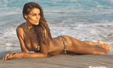 'Gà cưng' của tạp chí áo tắm danh tiếng SI Swimsuit 'bốc lửa' với bikini 